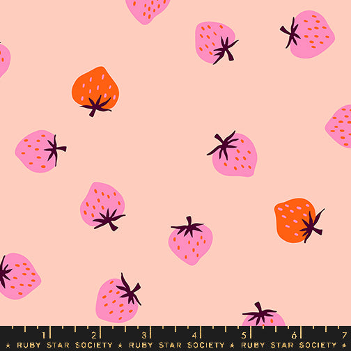 NOV PREORDER Strawberry || Strawberry Toss Pale Peach || Cotton Quilting Fabric