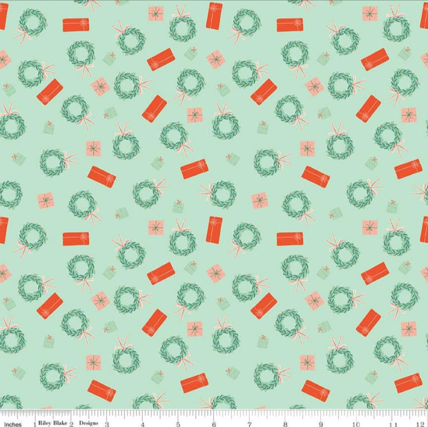 Holiday Cheer Wreaths || Mint || Cotton Quilting Fabric || Half Yard