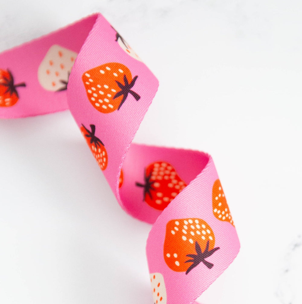 1.5" Strawberry Webbing || Daisy || Stitch Supply Co. || Half Yard