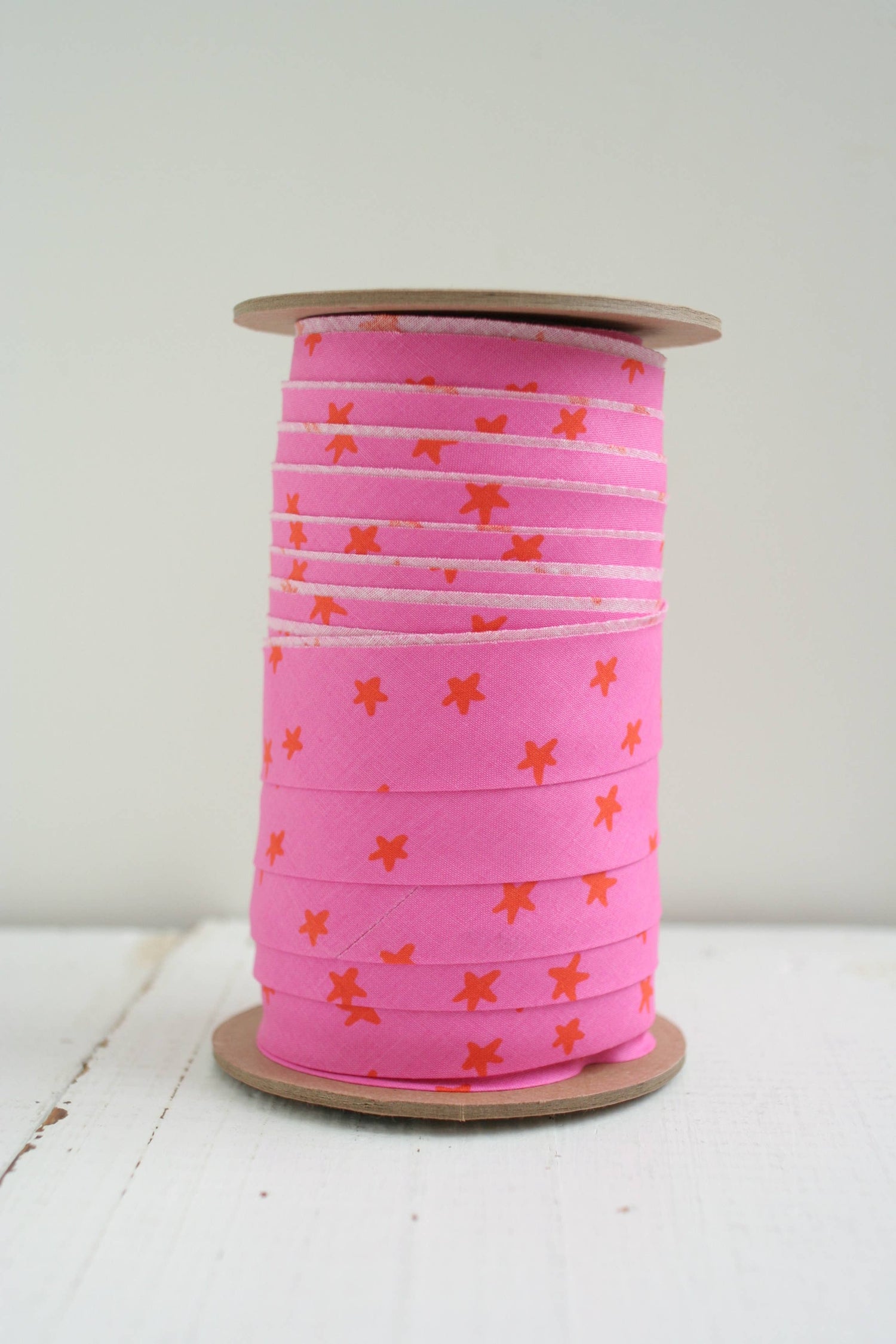 2.5" Bias Quilt Binding, Starry Vivid Pink: Prepacked || 8 Yards