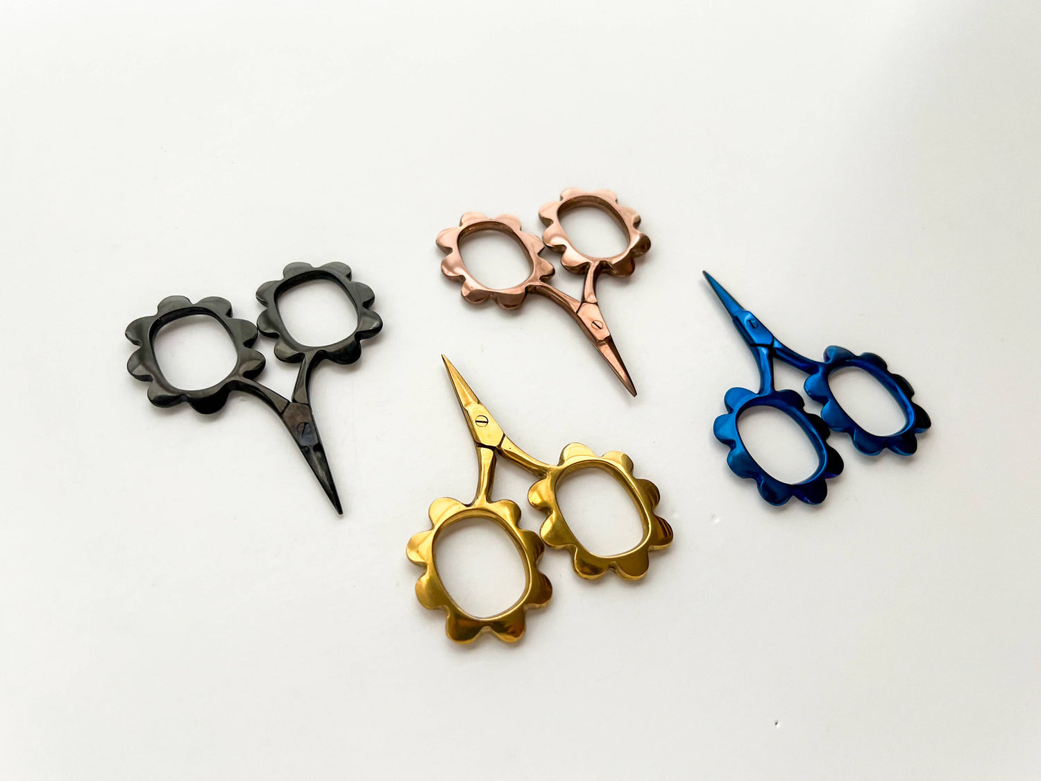 Small flower scissors, tiny needlecraft scissors: Blue Metallic