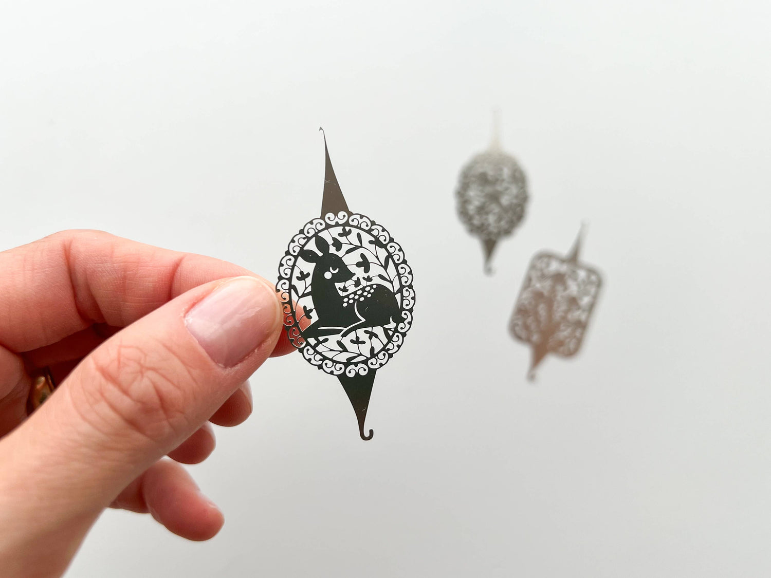 Needle threader for embroidery, cross stitch, sewing: Deer