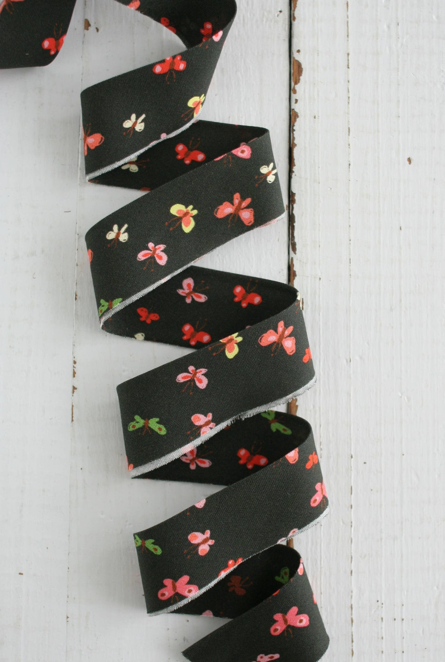 2.5" Bias Quilt Binding Butterflies, Heather Ross: Prepacked || 8 Yards