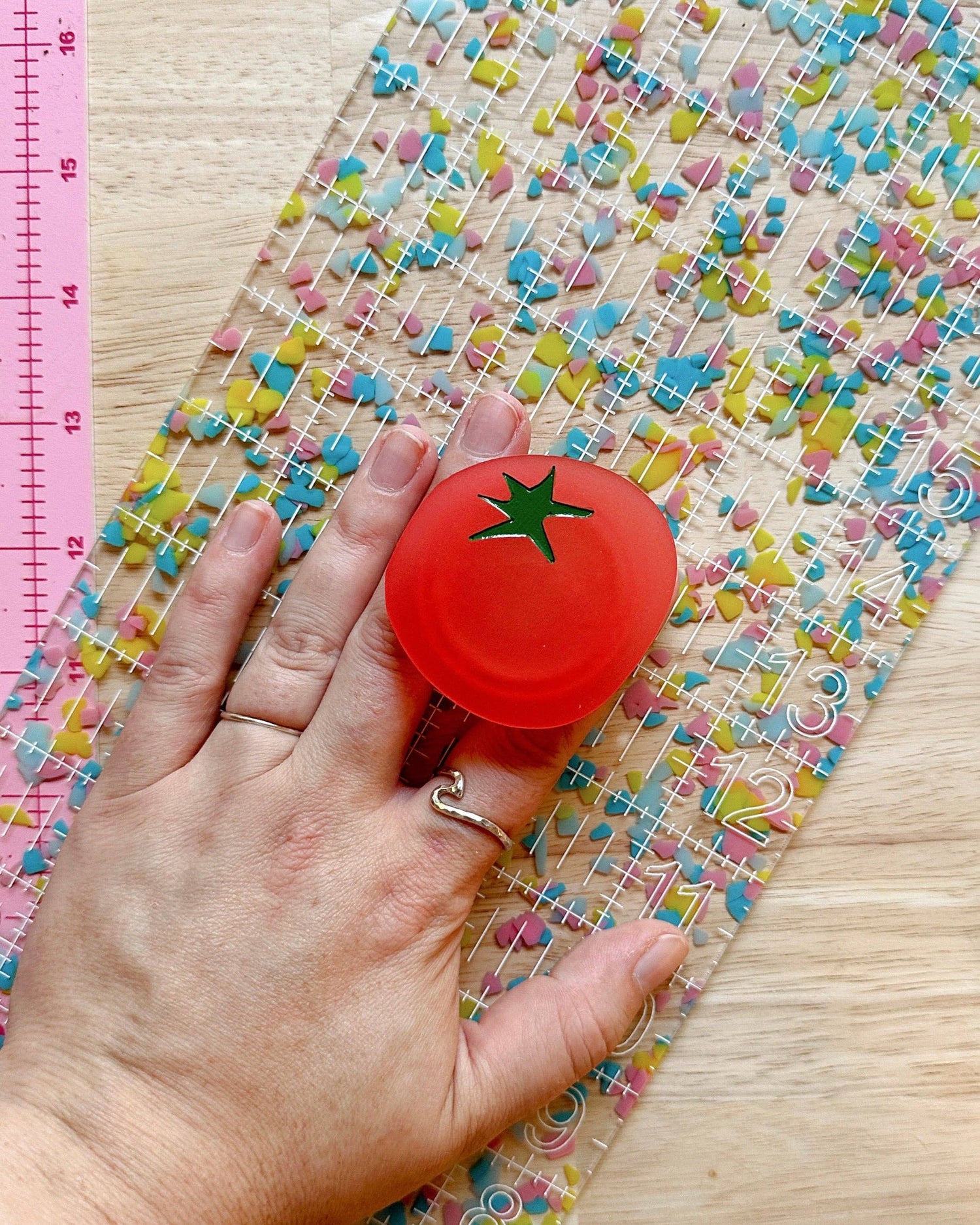 Tomato pop-up ruler handle