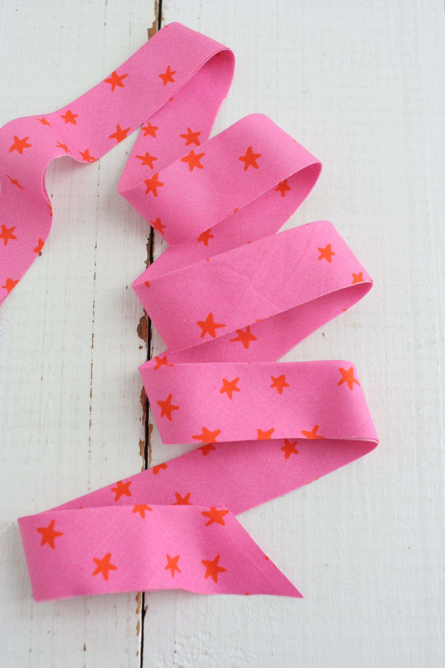 2.5" Bias Quilt Binding, Starry Vivid Pink: Prepacked || 8 Yards