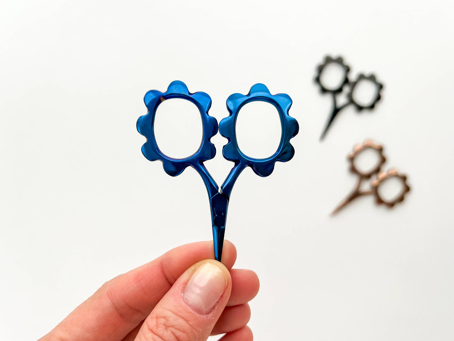 Small flower scissors, tiny needlecraft scissors: Blue Metallic