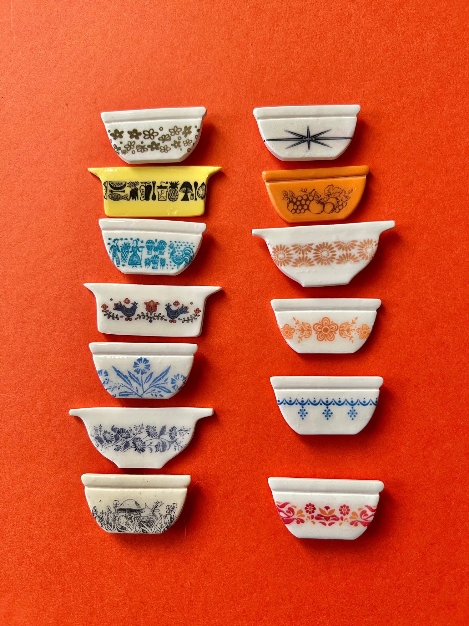 Pyrex Needle Minder: Country Festival