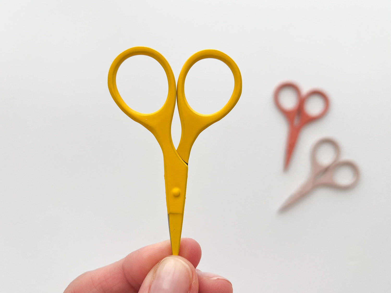 Small needlecraft scissors, tiny embroidery scissors: Yellow