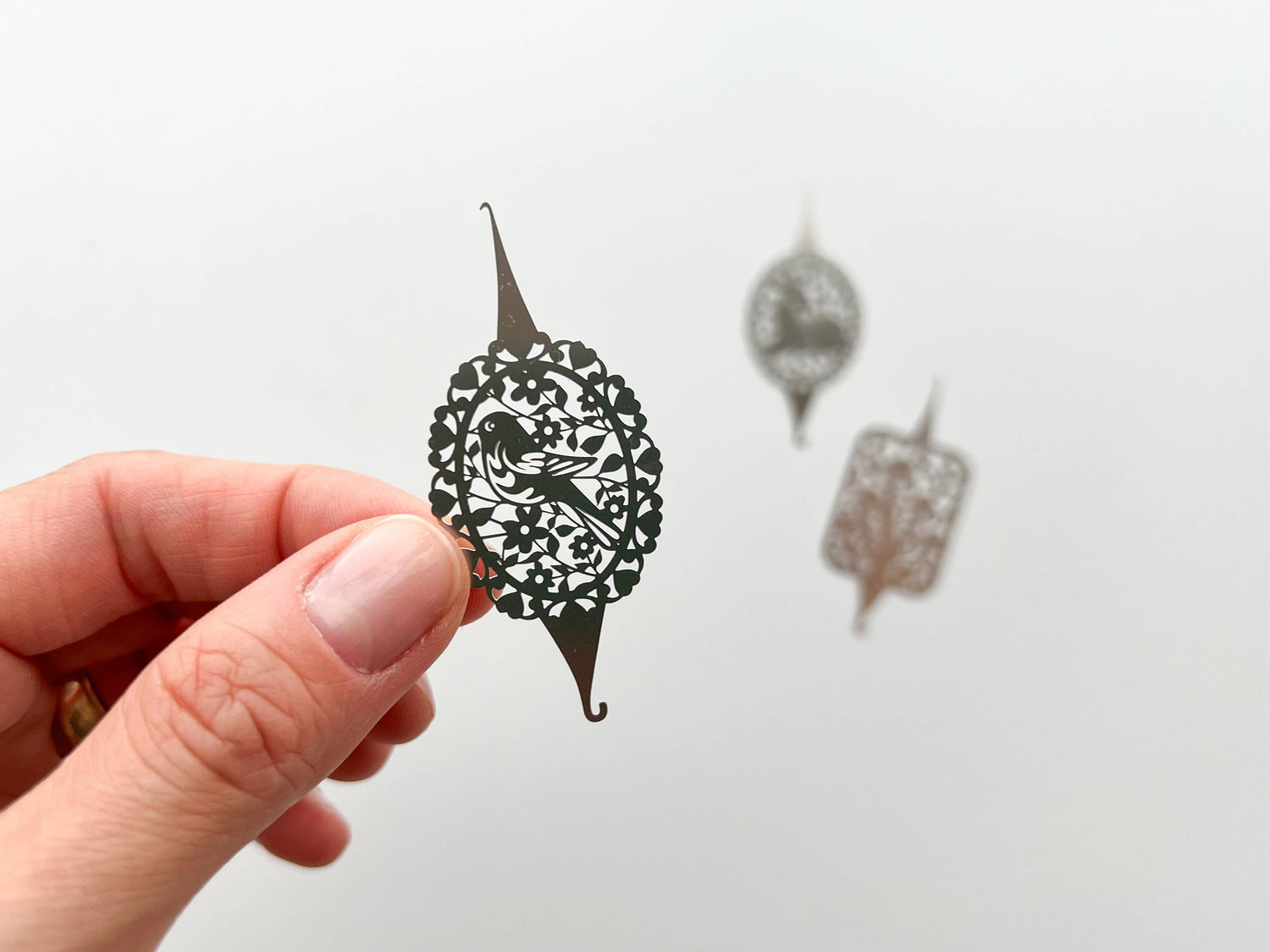 Needle threader for embroidery, cross stitch, sewing: Bird