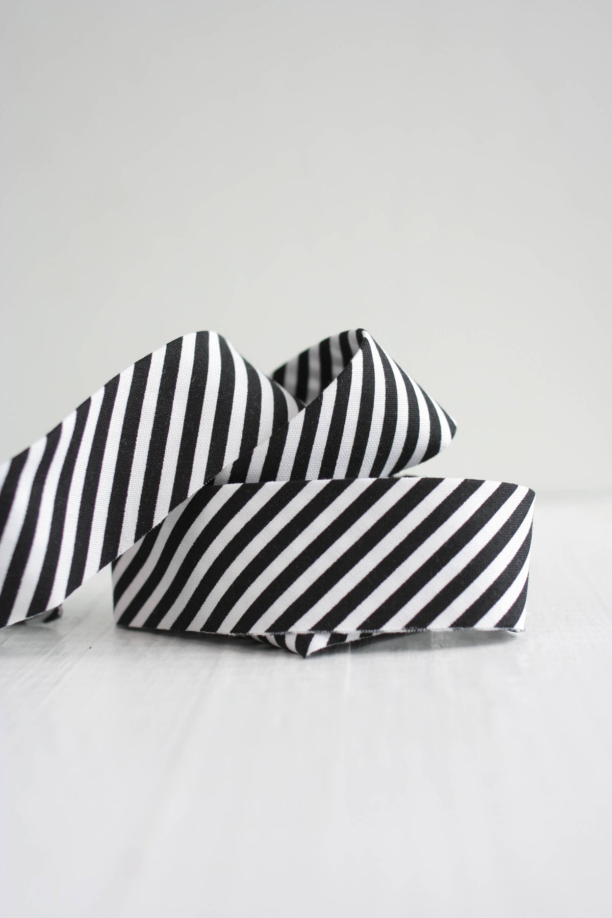 2.5" Bias Quilt Binding for Sewing, Black Dress Stripe: Prepacked || 8 Yards