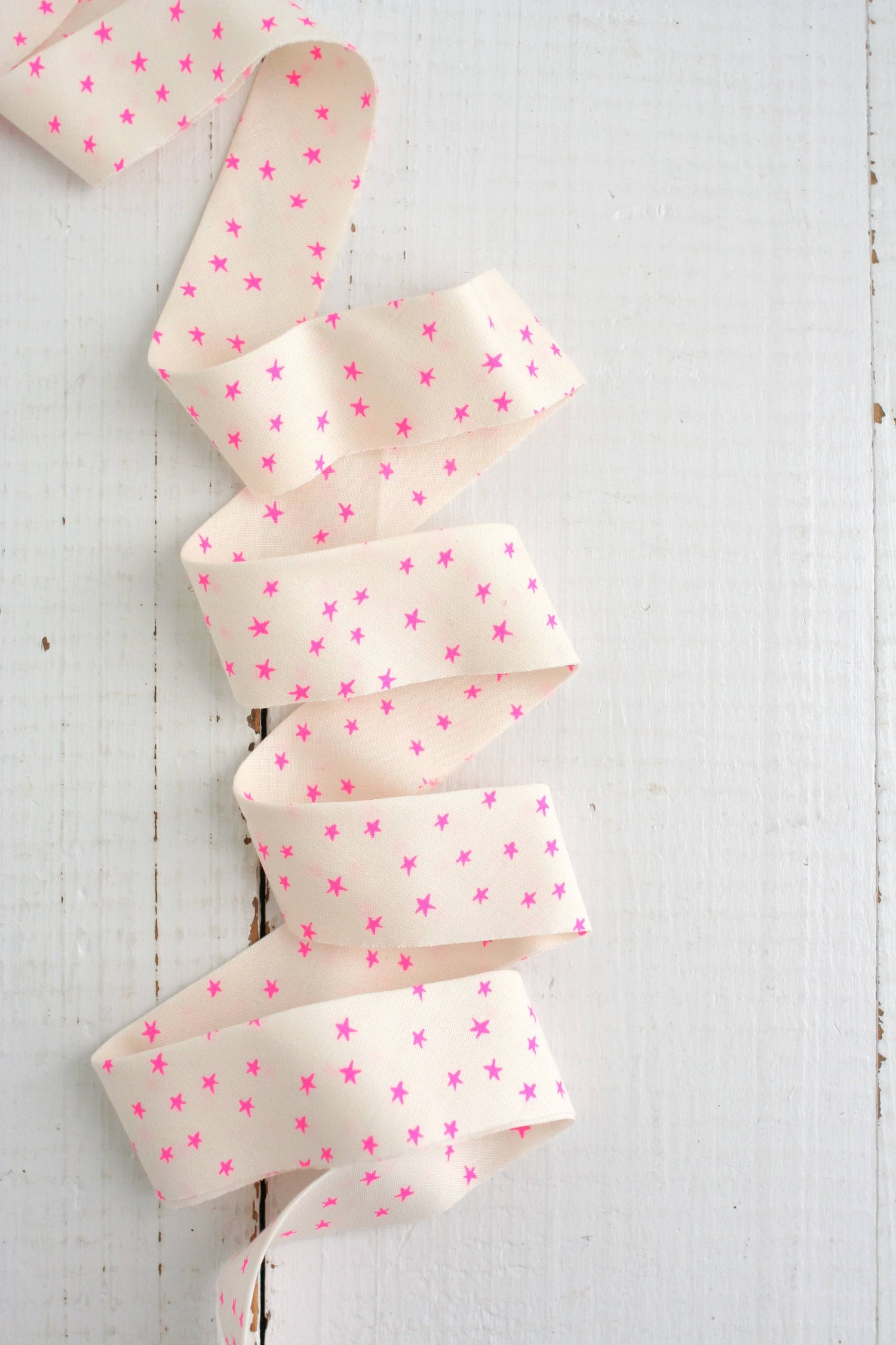 2.5" Bias Quilt Binding for Sewing, Starry Neon Pink: Prepacked || 8 Yards