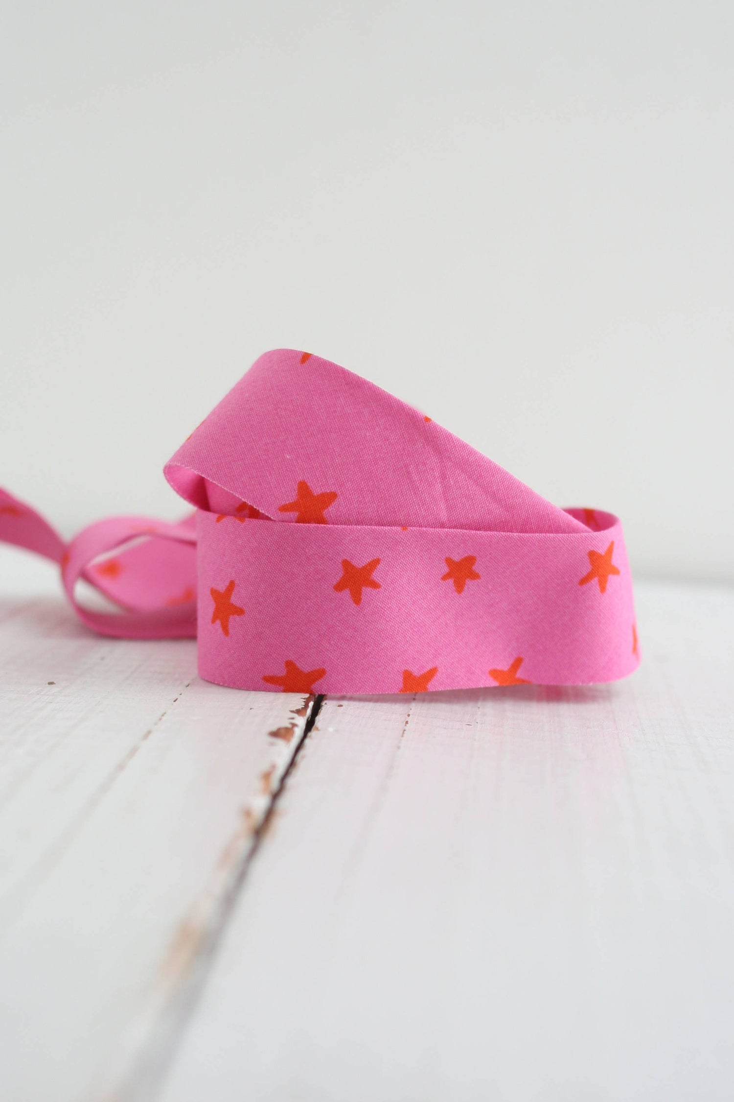 2.5" Bias Quilt Binding, Starry Vivid Pink: Prepacked || 8 Yards
