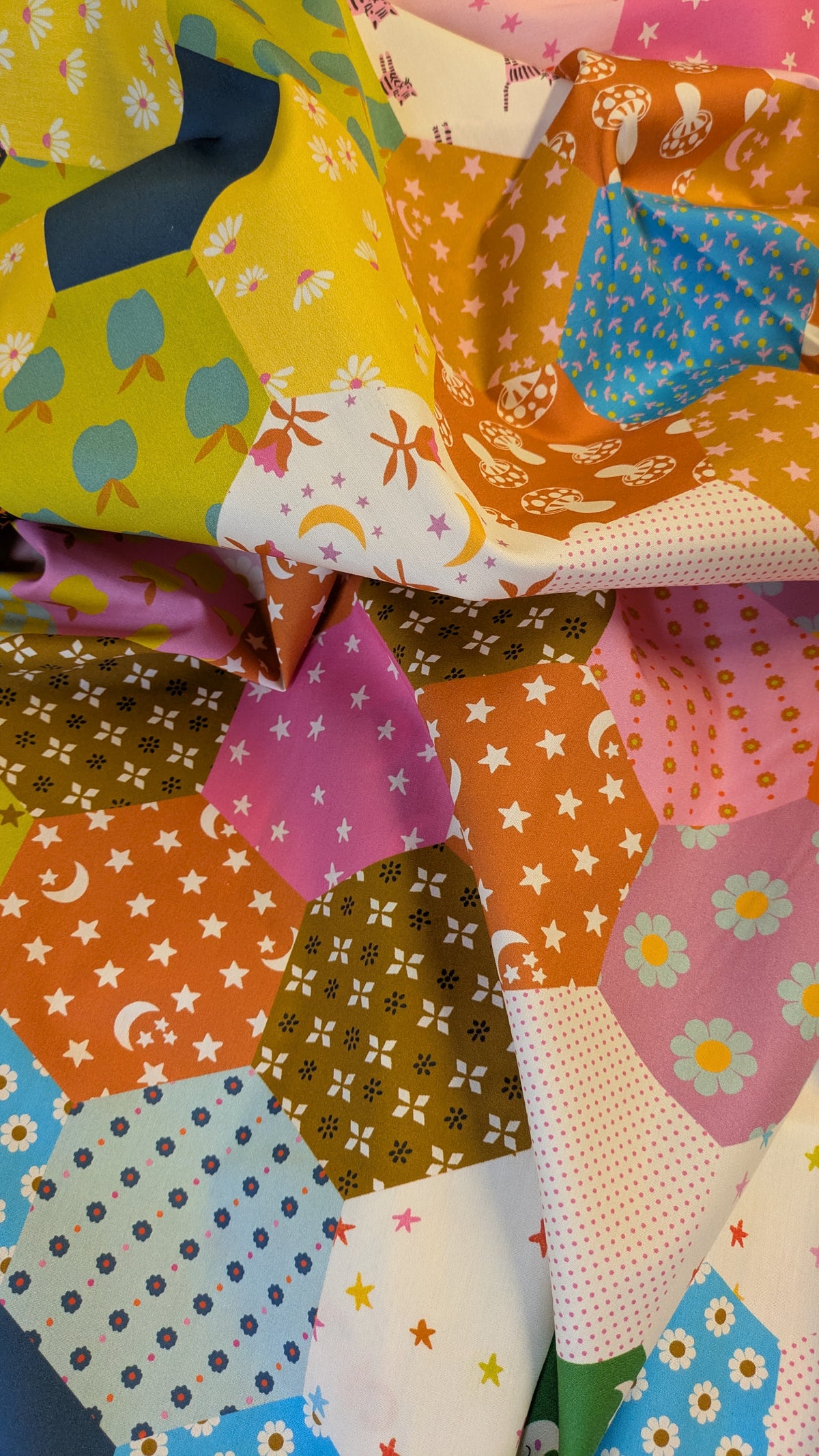 Catnap || Flower Garden Posy || Cotton Wideback Quilting Fabric || Half Yard