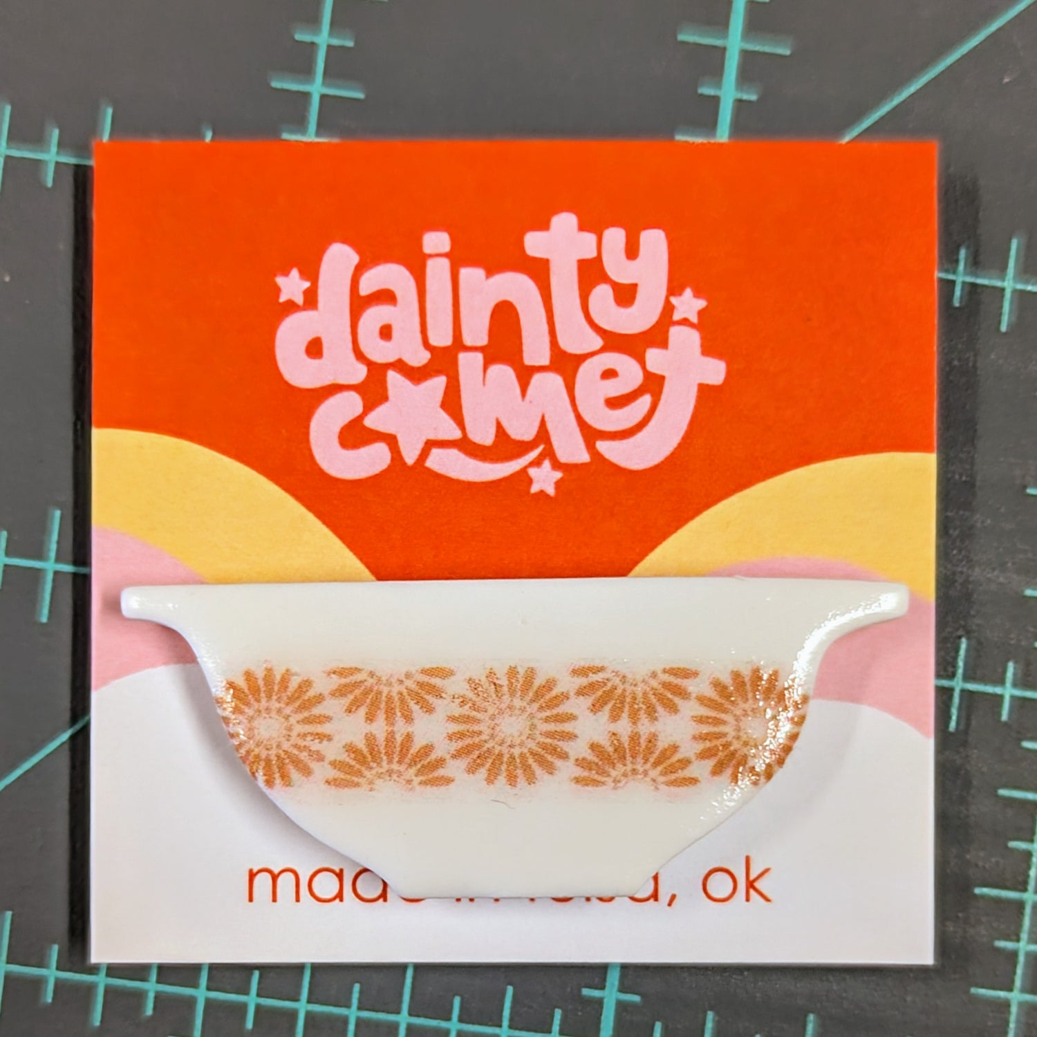 Pyrex Needle Minder: Yellow Daisy