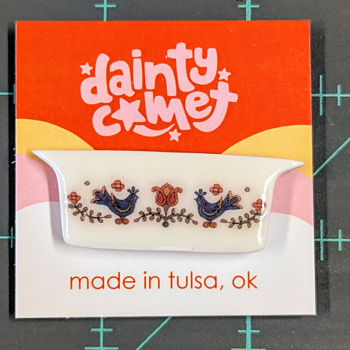 Pyrex Needle Minder: Country Festival