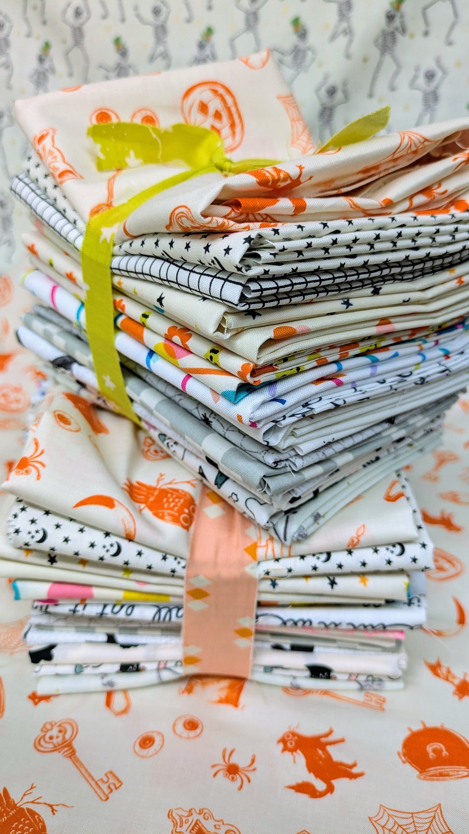 Halloween Low-Volume Fat Quarter Bundle 1.0 (18 PCs)