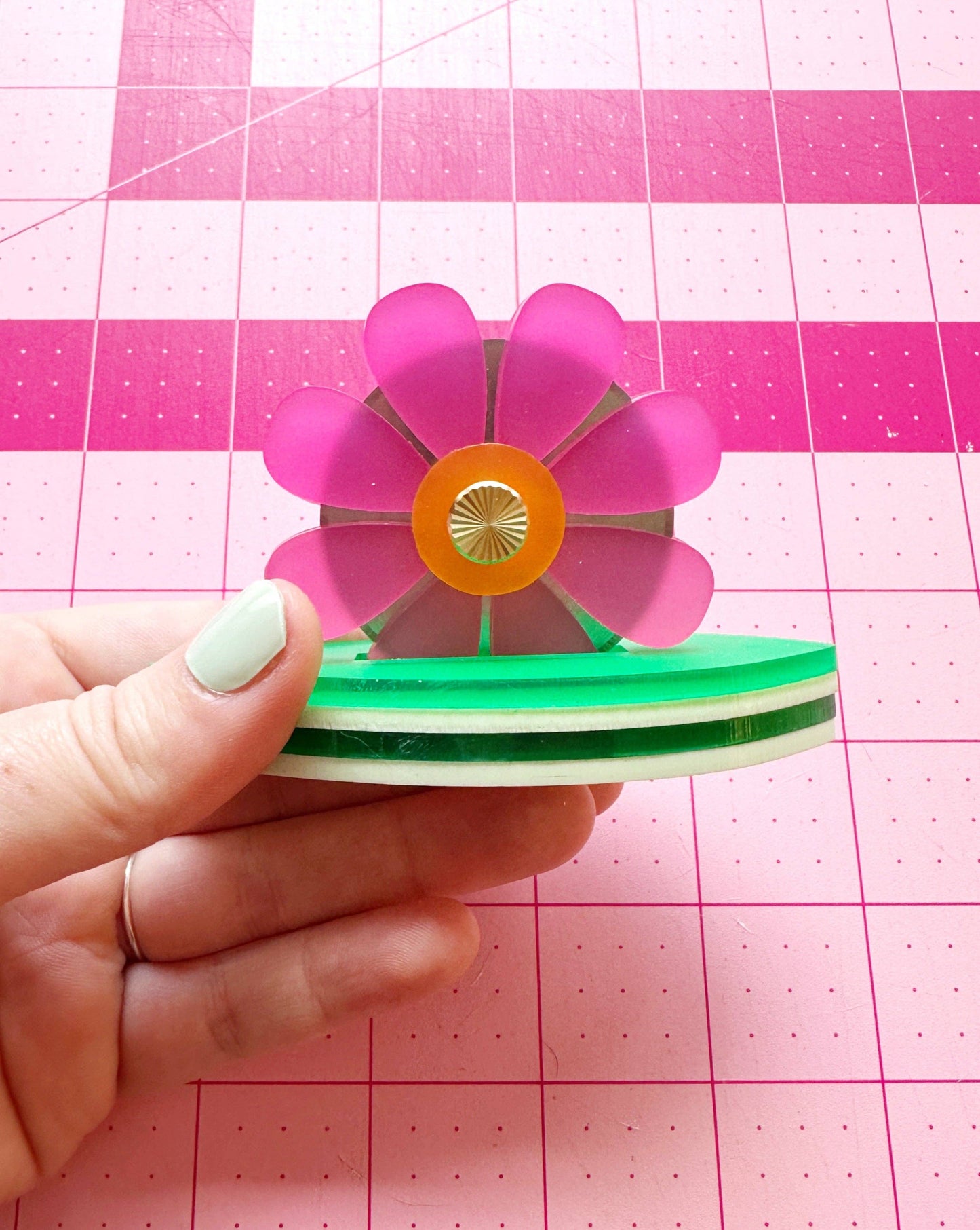 Flower thread cutter